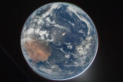 Earth's poles shifted surprisingly fast during the age of dinosaurs, ancient sea levels reveal