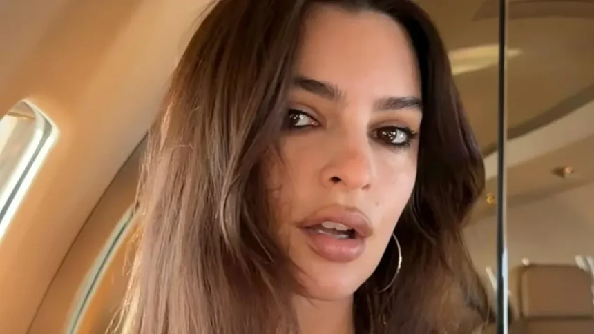 Emily Ratajkowski mahnit me stilin e guximshëm